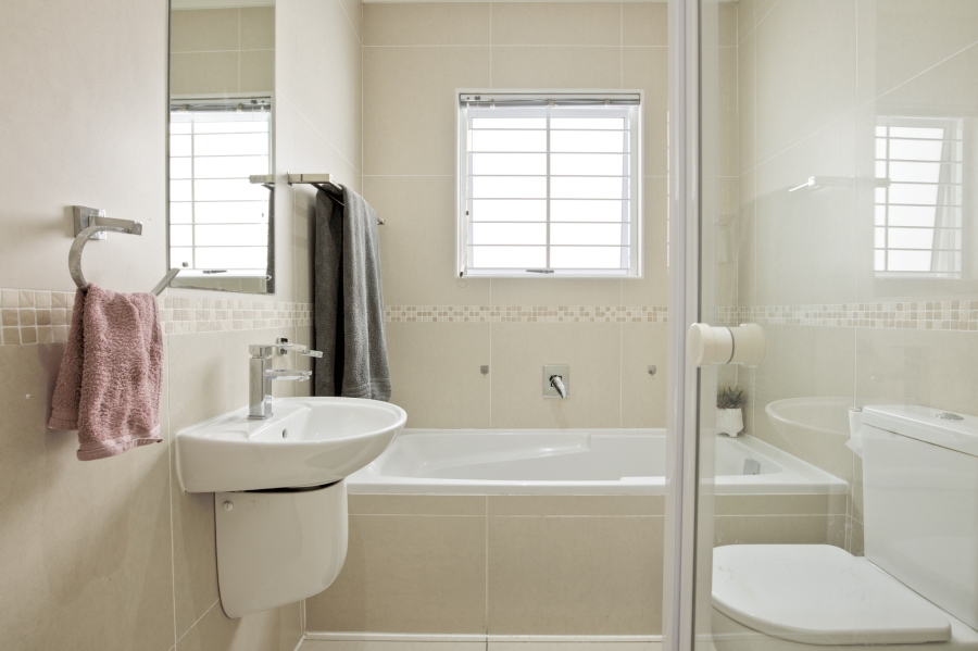 3 Bedroom Property for Sale in Sunningdale Western Cape